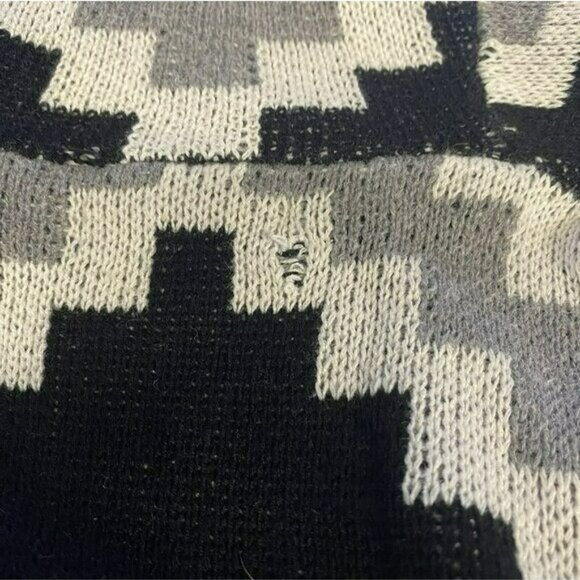 Chaps Ralph Lauren Cardigan Sweater Womens Size Medium Aztec Southwestern FLAW - Picture 5 of 5